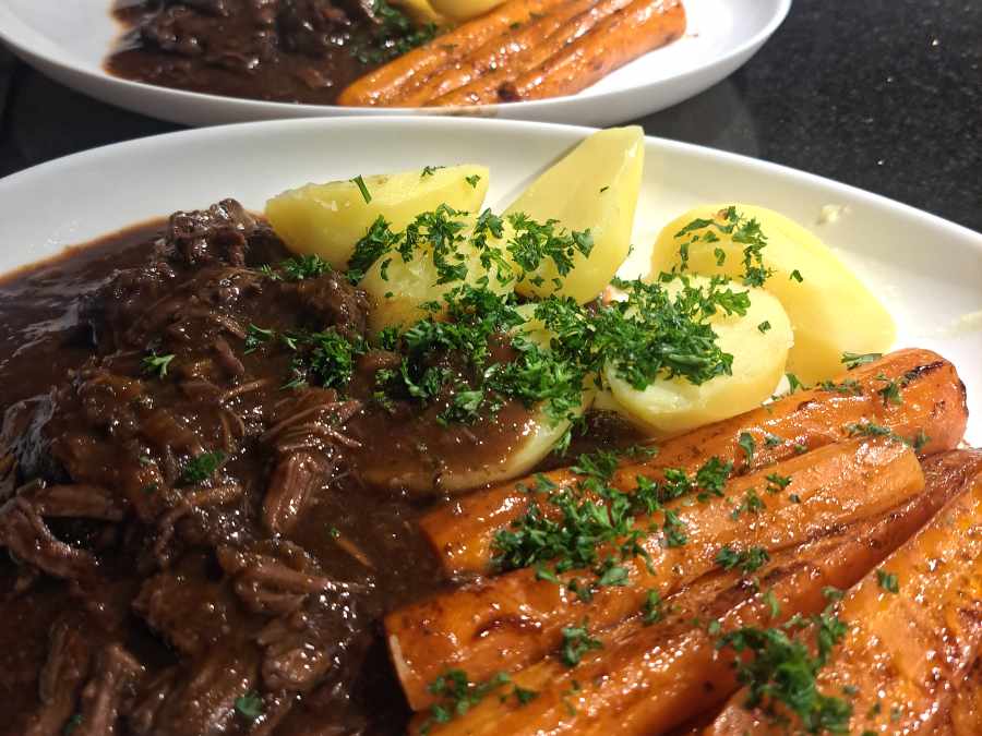 Rinderbäckchen aus dem Backofen