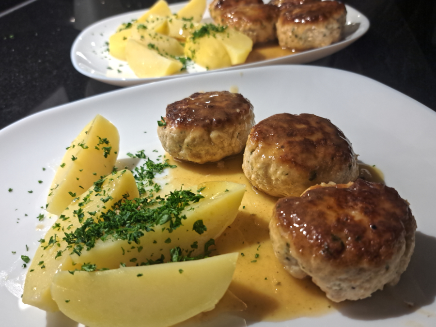 Geflügelfrikadellen mit Zitrone